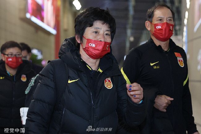 橘濑户花（土屋太凤 饰）是一位活跃可爱的高中女生，一天，她鼓足了勇气向剑道部的铃木广告，谁知道遭到了对方的谢绝。截止到今朝为止，这已是橘濑户花第12次广告掉败了，百思不得其解的橘濑户花决议向铃木问个大白，才知道本来本身一向低劣到底的桃花运，和本身的哥哥橘远（片寄凉太 饰）有关。一天，橘濑户花和名为芹川高岭（千叶雄年夜 饰）的男人重逢了，高岭是橘濑户花曾的初恋对象， 现在他再度呈现在她的身旁，还对她揭示出了别样的热忱，这一切让橘濑户花的心里起头纷扰起来。与此同时，橘远震动的发现，本身和mm实在并没有血缘关系。